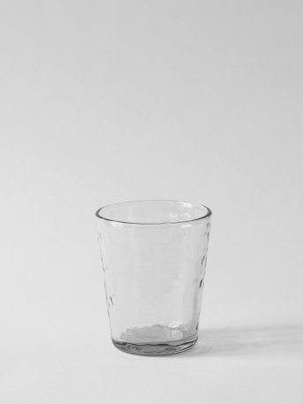 Galette transparent dricksglas från Tell Me More. Tillverkade av återvunnet glas.